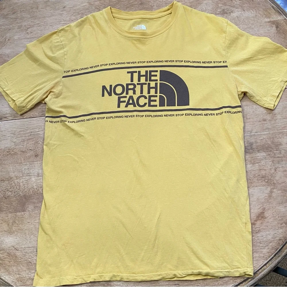 The North Face Standard Fit Adult M Yellow/Brown Short Sleeve Cotton Graphic Tee